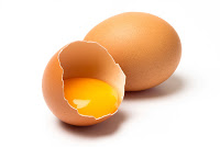 conoce-los-riesgos-de-comer-huevo-crudo-1